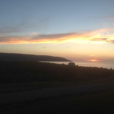 Bay Saint Lawrence Burton'S Sunset Oasis Motel מראה חיצוני תמונה