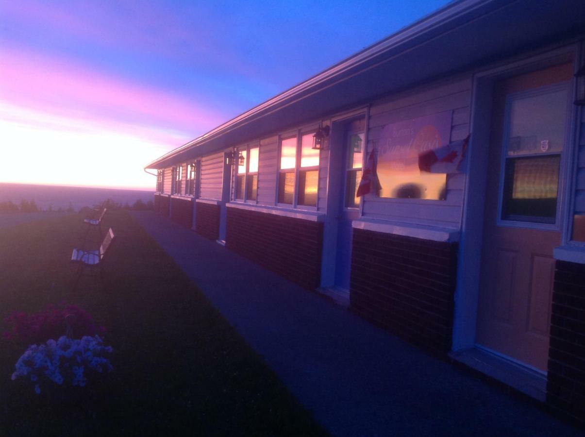 Bay Saint Lawrence Burton'S Sunset Oasis Motel מראה חיצוני תמונה
