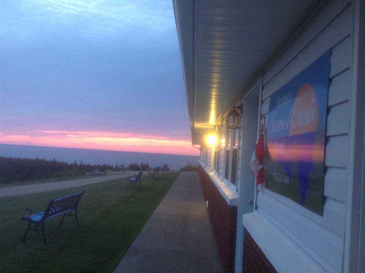 Bay Saint Lawrence Burton'S Sunset Oasis Motel מראה חיצוני תמונה